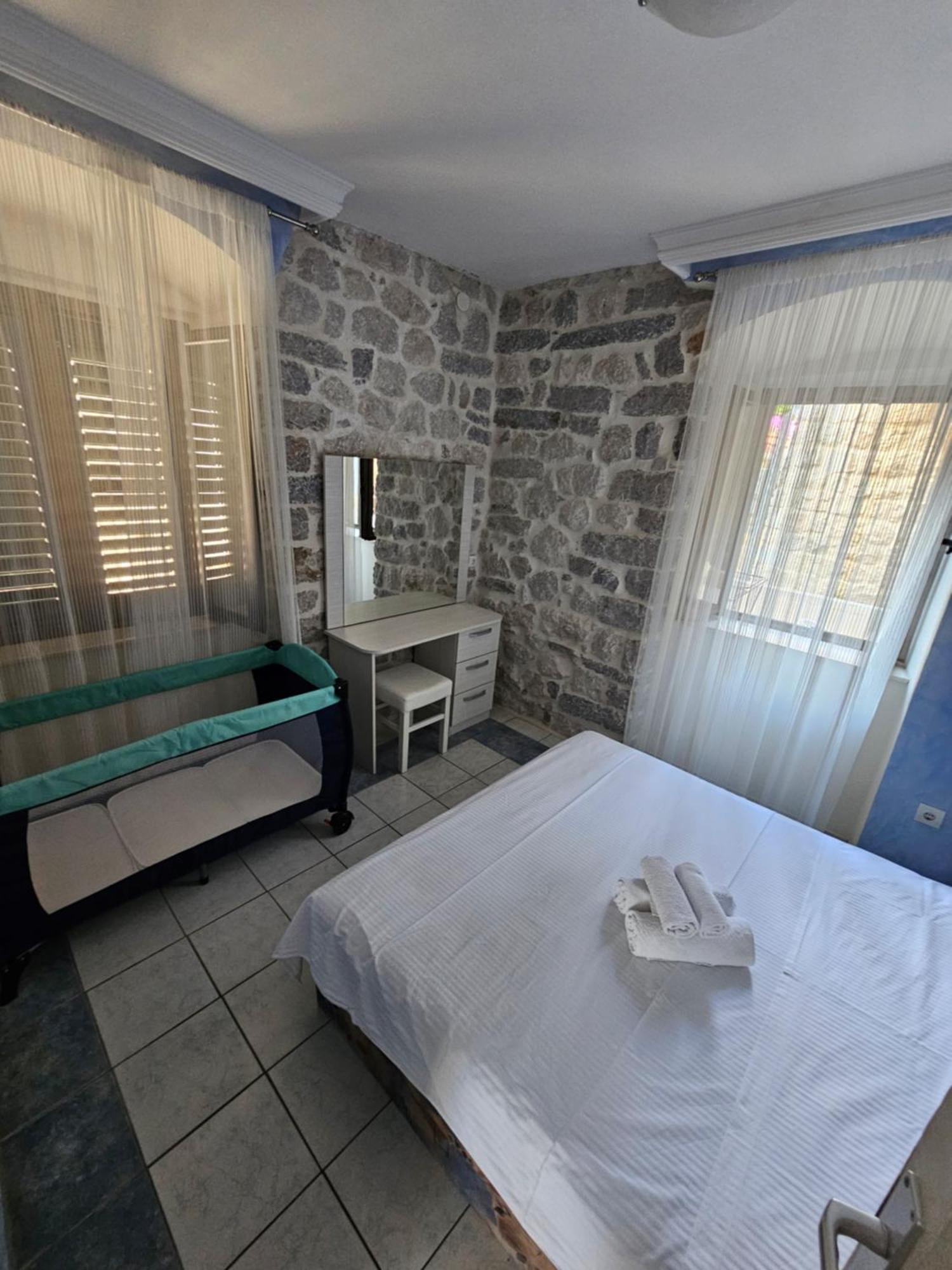 Lanterna Apartments Kotor Luaran gambar